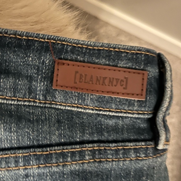 Women’s BlankNYC Jean Shorts 28
Bought at Nordstroms
Worn once 
Mint condition - Picture 4 of 4